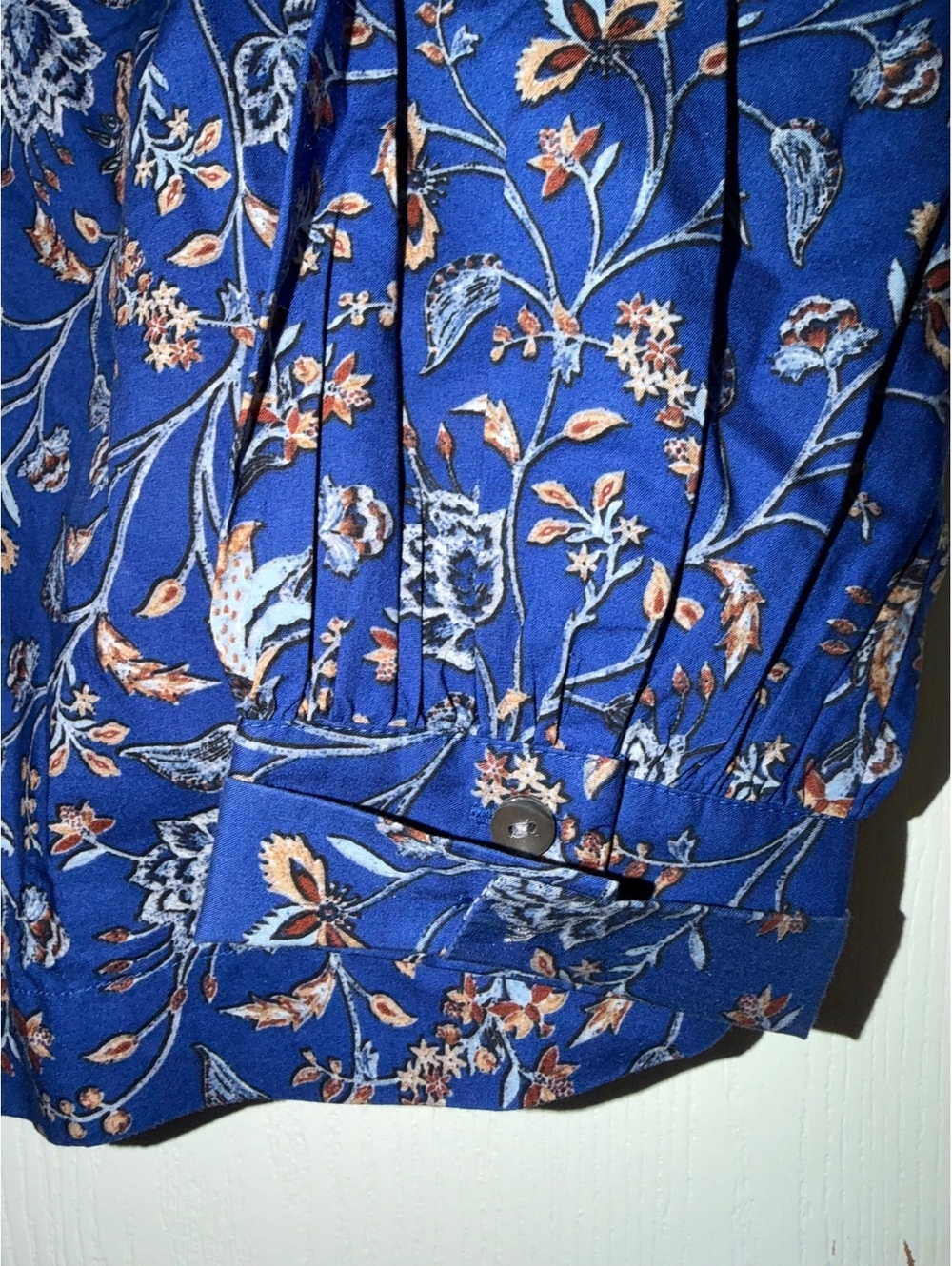 NWT J.Jill Wearever Women’s Small Blue Floral Button Front Blouse Tunic - Picture 3 of 4
